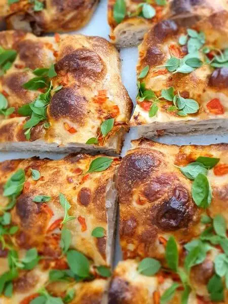 Focaccia au Manjericão